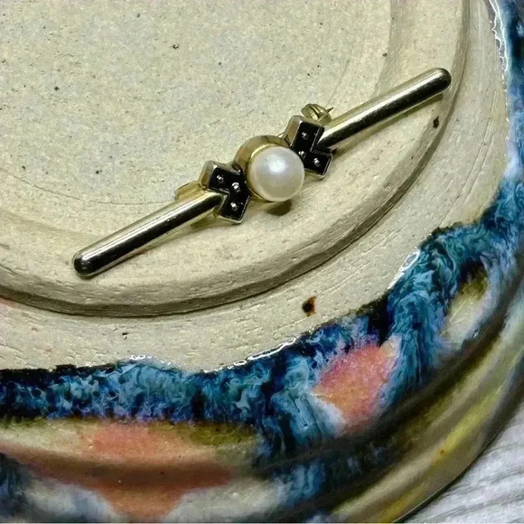 Vintage Gold Tone and Faux Pearl Edwardian Style Brooch Pin - Picture 1 of 2